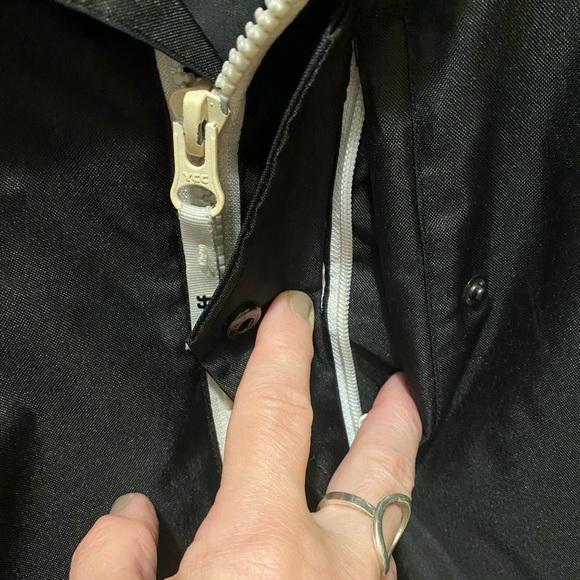 Neff Varsity Style Snowboard Jacket - Men’s Medium - Preloved - Picture 5 of 6